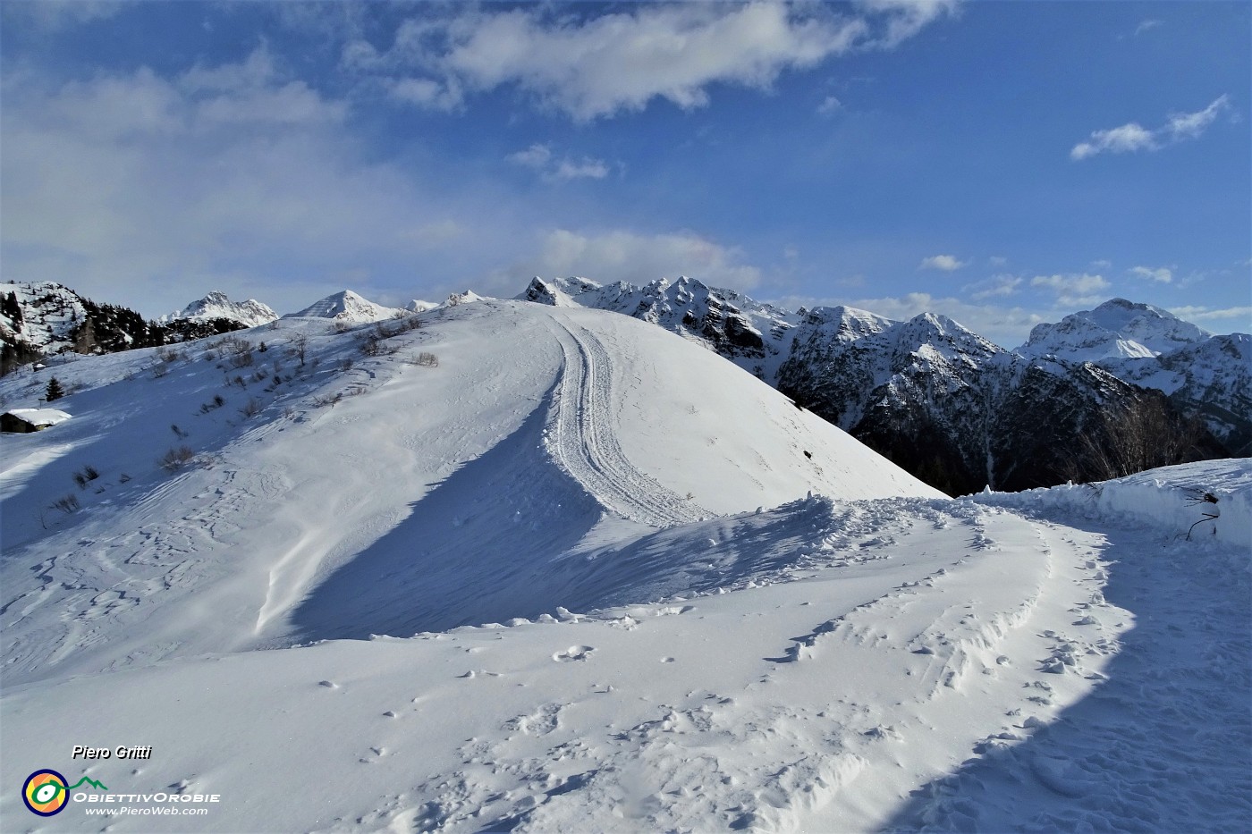 38 Proseguo oltre sul segnavia 119 sui dossi verso il Monte Torcola Vaga.JPG